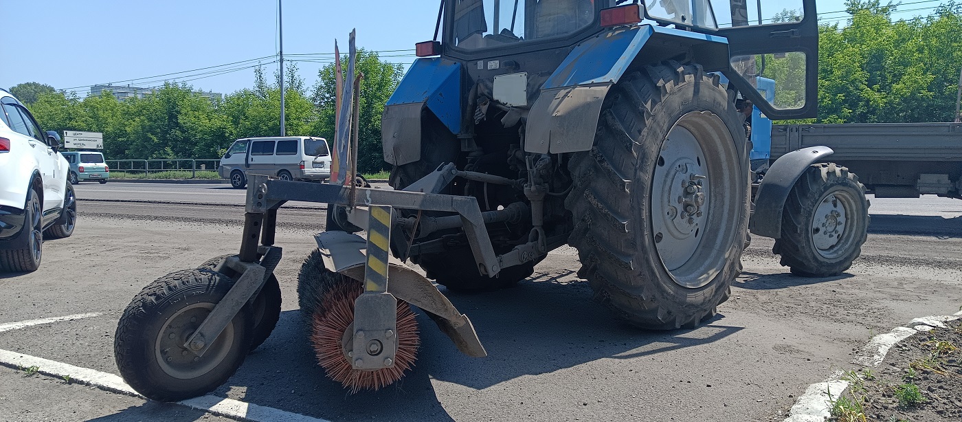 Услуги трактора с щеткой МТЗ в Ингушетии